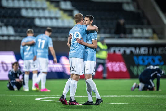 Gefles spelare jublar