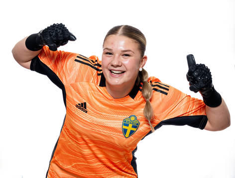 Izabelle Bardosen, Målvakt