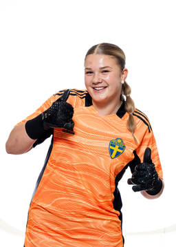 Izabelle Bardosen, Målvakt