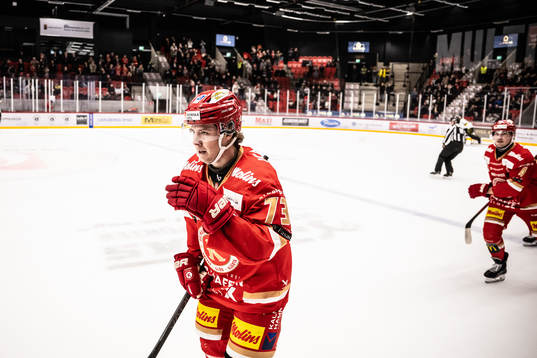 Kalmars Adam Hirsch jublar