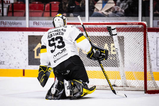 Västerås målvakt Niilo Halonen deppar