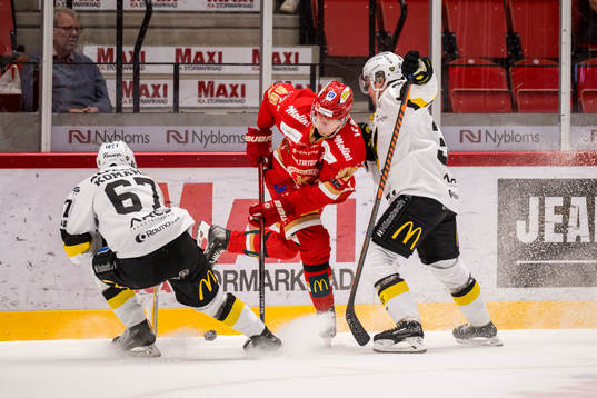 Västerås IKs Konstantin Komarek och Kalmar HCs Teemu