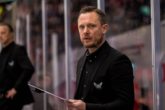 Västerås IKs tränare Karl Helmersson deppar