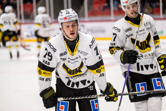 Västerås IKs Amil Krupic deppar