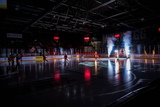 Kalmar HCs spelare marscherar in
