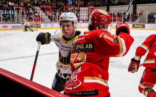 Västerås IKs Ludvig Östman och Kalmar HCs Adam Hirsch