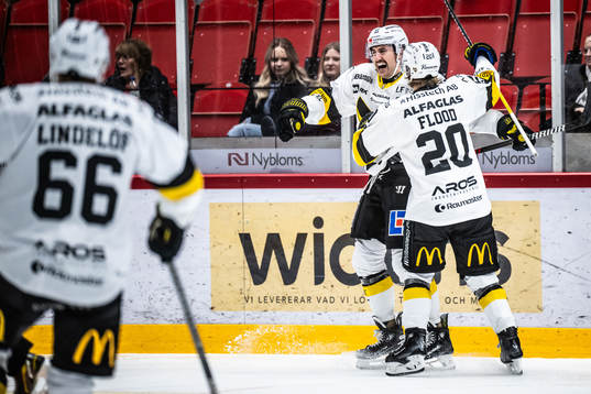 Västerås Nicholas Hutchison jublar