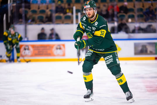 Björklövens Jacob Olofsson innan ishockeymatchen i