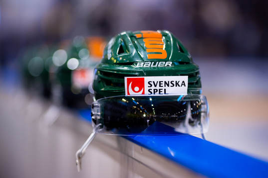 Björklövens hjälmar innan ishockeymatchen i