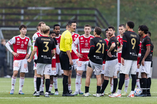 Spelaravbrott på skadad linjedomare