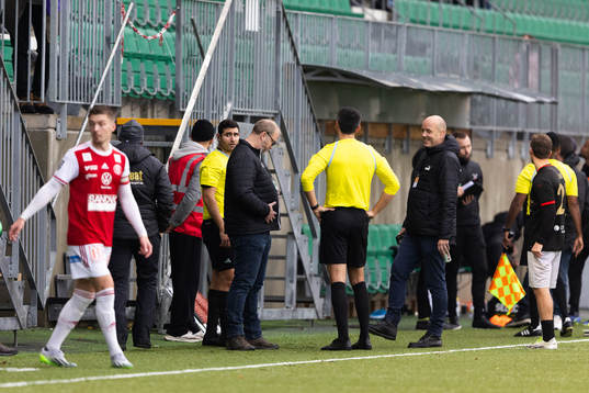 Spelaravbrott på skadad linjedomare