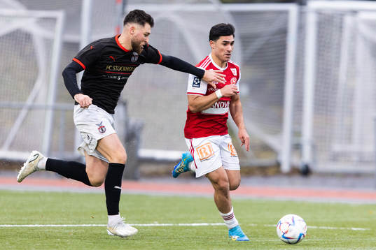 FC Stockholms Luka Dobrijevic och Sandvikens Mohammad