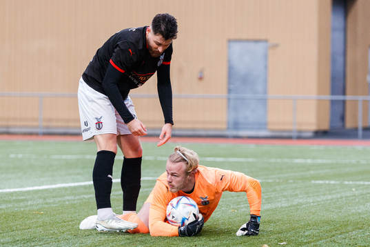 FC Stockholms Luka Dobrijevic och målvakt Gustav Nyberg