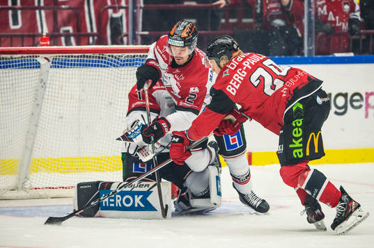 Malmö Redhawks Thomas Berg Paulsen mot Örebros Rasmus