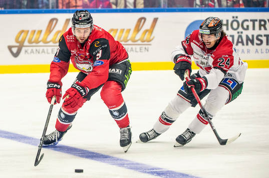 Malmö Redhawks Alan Quine mot Örebros Hannes Björninen