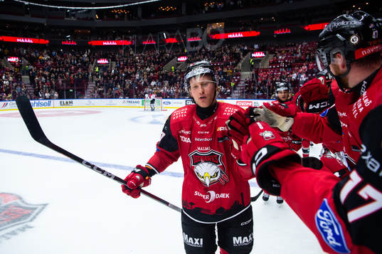 Malmö Redhawks Thomas Berg Paulsen jublar