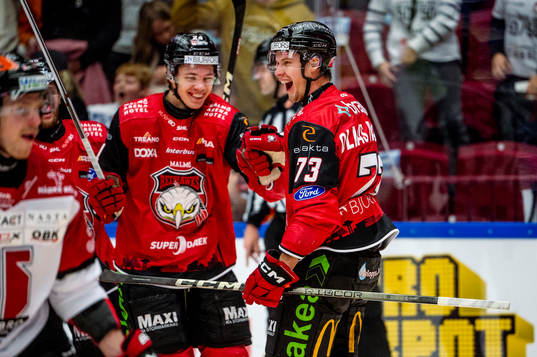 Malmö Redhawks Adam Ollas Mattsson jublar
