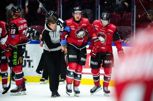 Malmö Redhawks Teemu Kivihalme har ont