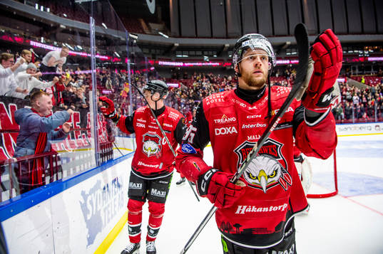 Malmö Redhawks Carl Persson jublar
