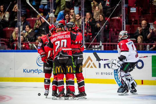Malmö Redhawks Markus Lauridsen jublar med lagkamraterna