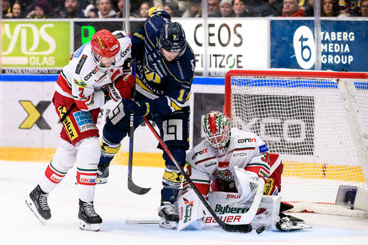 MoDos David Rundblad och HV71s Simon Önerud och MoDos