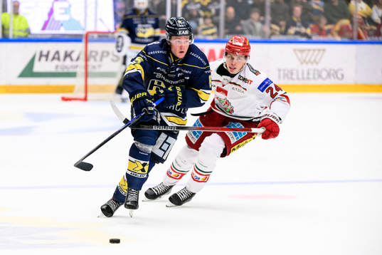 HV71s Victor Sjöholm och MoDos Erik Walli Walterholm