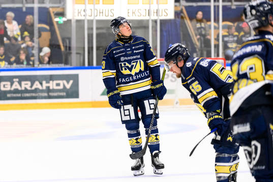 HV71s Måns Lindbäck deppar