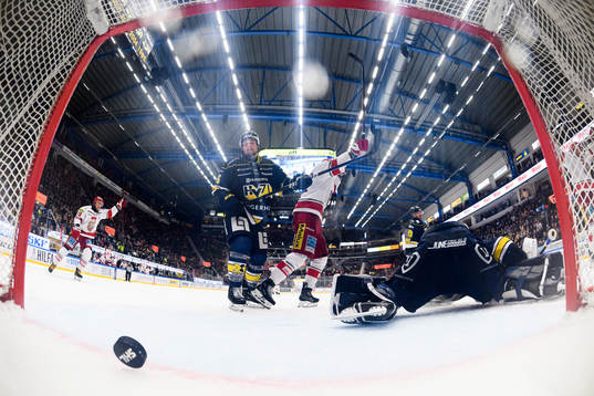 MoDos Daniel O´regan (ej i bild) gör 1-2
