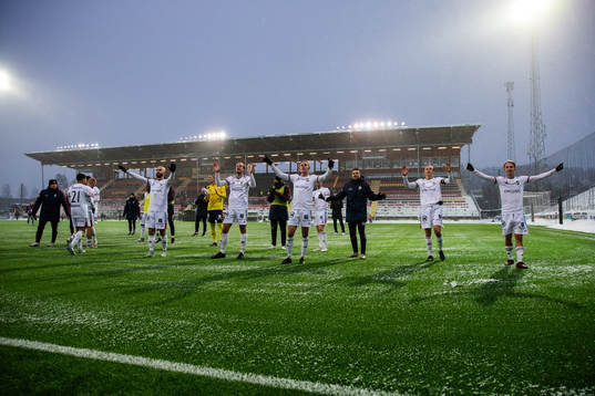 Bläddra bland fler bilder av Fotboll, Superettan, Östersund - Öster