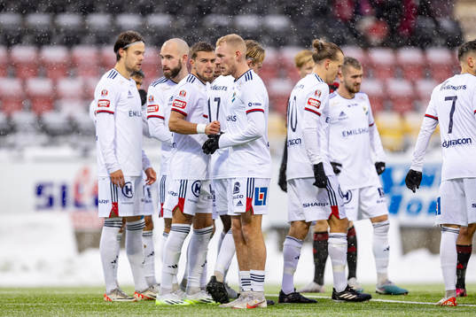 Östers Adam Bergmark Wiberg ställer upp muren