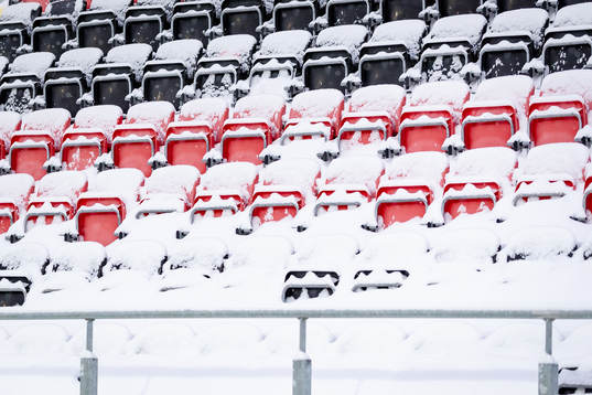 Snöiga stolar på Jämtkraft Arena