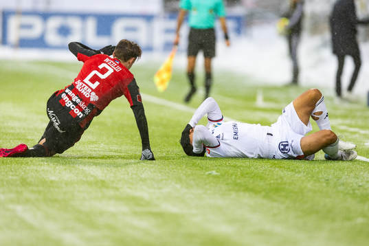 Östers Lukas Bergquist har ont