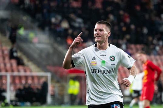 Örebros Samuel Kroon jublar