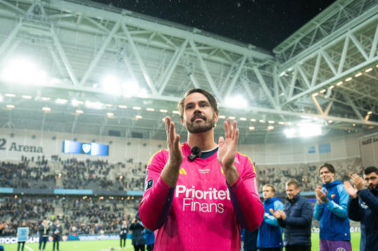Djurgårdens målvakt Tommi Vaiho tackas av