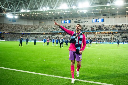 Djurgårdens målvakt Tommi Vaiho tackas av