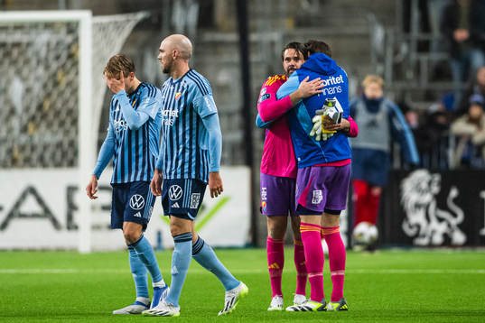 Djurgårdens målvakt Tommi Vaiho tackas av