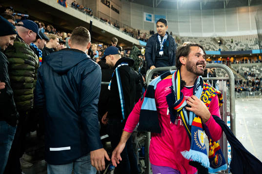 Djurgårdens målvakt Tommi Vaiho tackas av