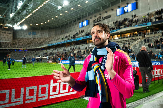 Djurgårdens målvakt Tommi Vaiho tackas av