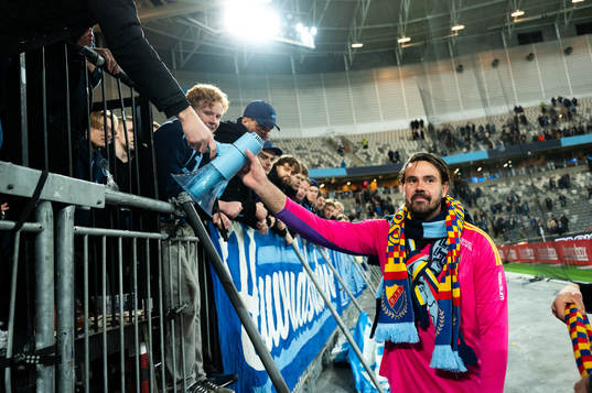 Djurgårdens målvakt Tommi Vaiho tackas av