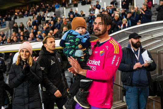 Djurgårdens målvakt Tommi Vaiho tackas av