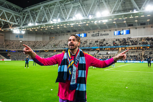 Djurgårdens målvakt Tommi Vaiho tackas av