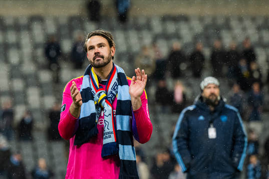 Djurgårdens målvakt Tommi Vaiho tackas av