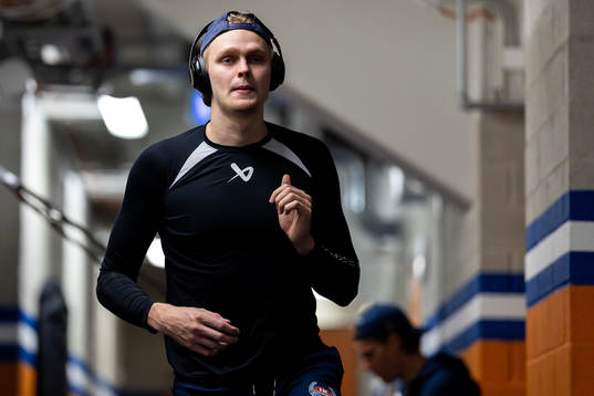 Oskarshamns Hampus Karlsson värmer upp