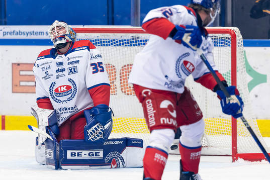 Oskarshamns målvakt Emil Kruse deppar