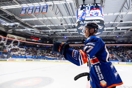 Växjös Gabriel Carlsson jublar