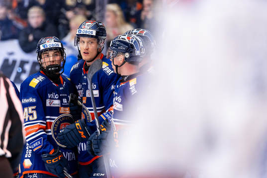 Växjös Gabriel Carlsson jublar