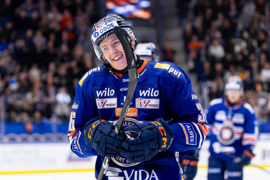 Växjös Elias Rosén jublar