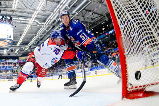 Oskarshamns Lukas Pilö och Växjös Emil Sylvegård när