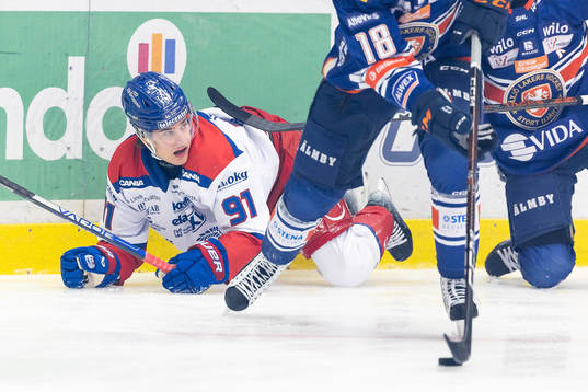 Oskarshamns Logan Hutsko faller