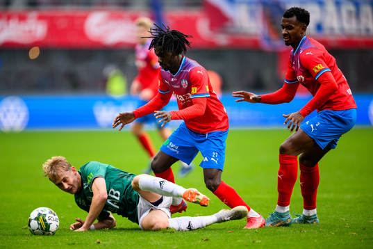 Brages Henry Sletsjøe och Helsingborgs Benjamin Acquah